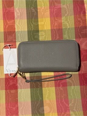 Alyssa Gray Zip-Around Wristlet Wallet NWT